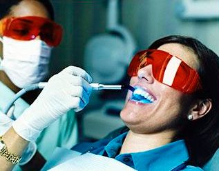 Clínica Dental Rubio blanqueamiento dental a paciente